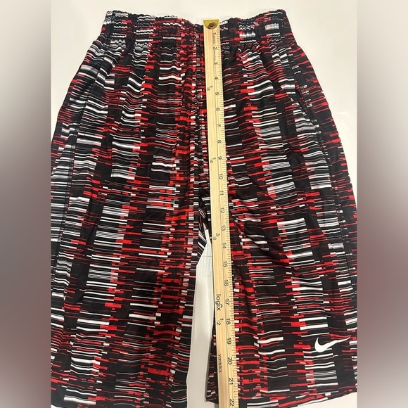 Nike Boys Basketball Shorts XL Red Black Stripe Drawstring Pockets - Picture 7 of 10